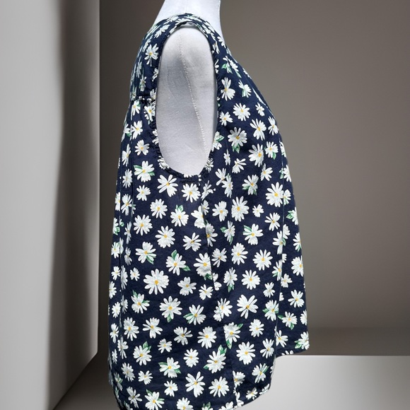 Old Navy Sleeveless Tie Front Daisy Top - Picture 4 of 7